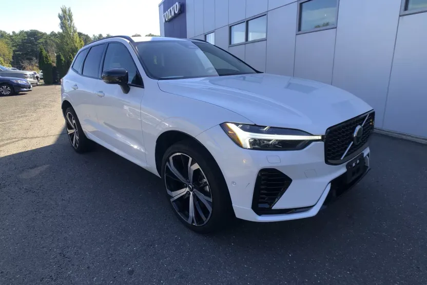 2023 Volvo XC60 Recharge Hybrid Ultimate photo 1