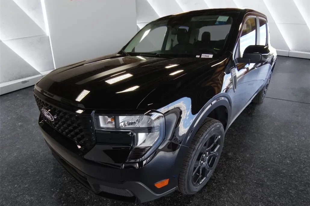 2025 Ford Maverick XLT photo 1