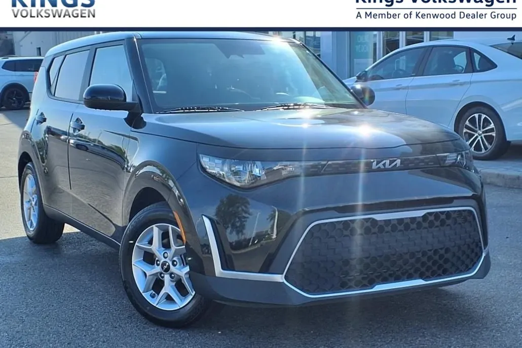 2023 Kia Soul S photo 1