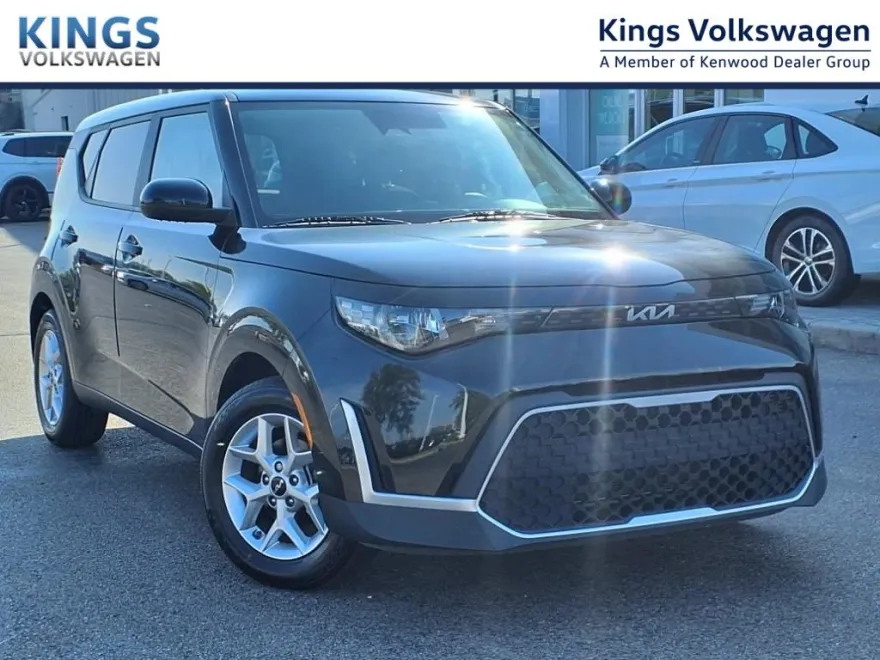 2023 Kia Soul S photo 1
