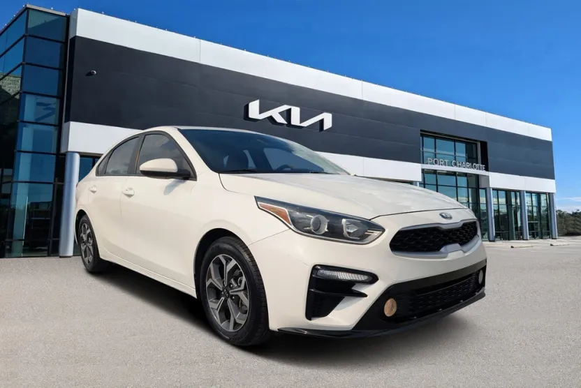 2020 Kia Forte FE LXS photo 1