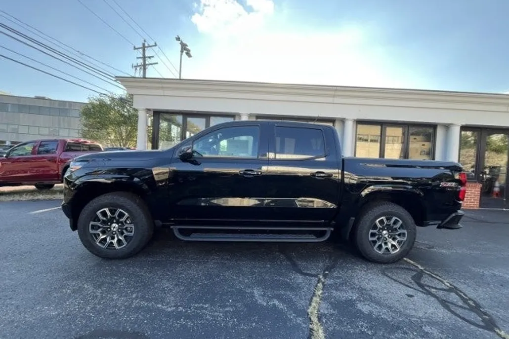 2026 Chevrolet Colorado Z71 photo 1