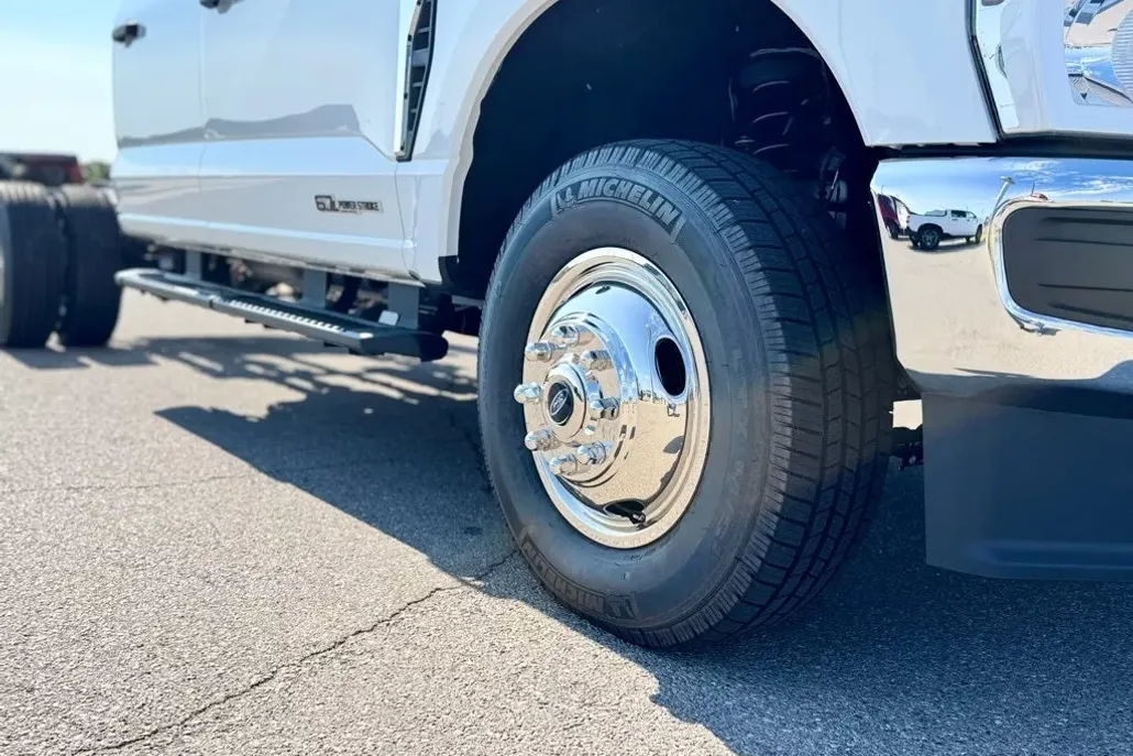 2025 Ford F-350 photo 1