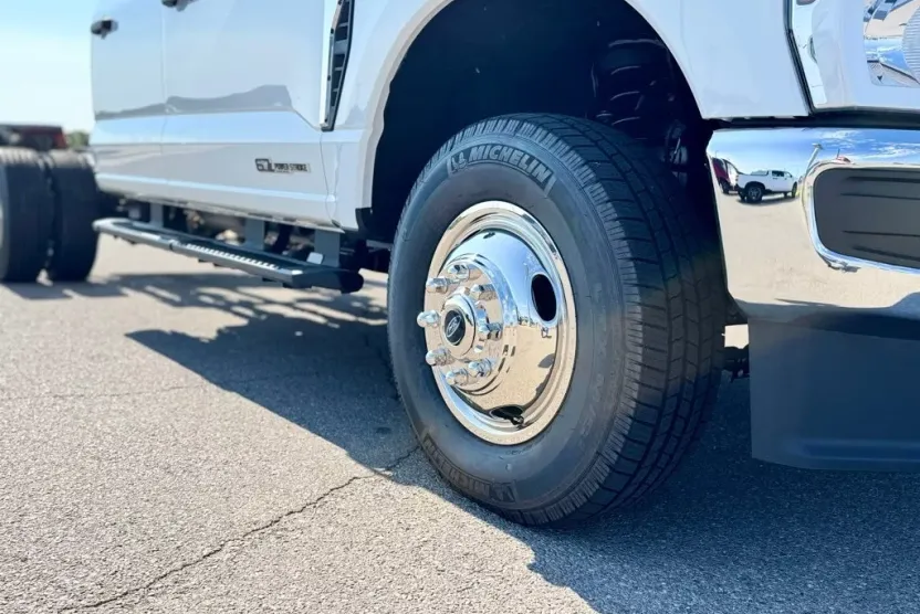 2025 Ford F-350 photo 1