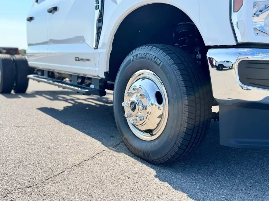 2025 Ford F-350 photo 1