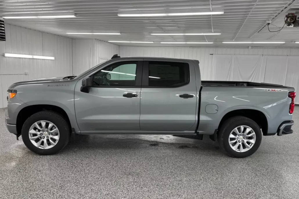 2026 Chevrolet Silverado 1500 Custom photo 1