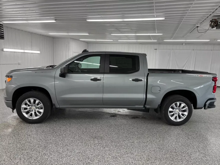 2026 Chevrolet Silverado 1500 Custom photo 1