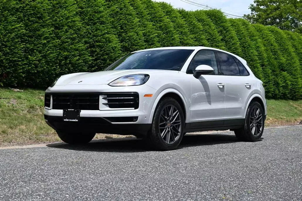 2025 Porsche Cayenne photo 1