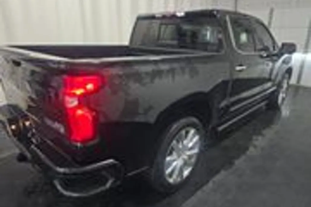 2023 Chevrolet Silverado 1500 High Country photo 1