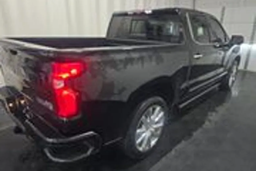2023 Chevrolet Silverado 1500 High Country photo 1
