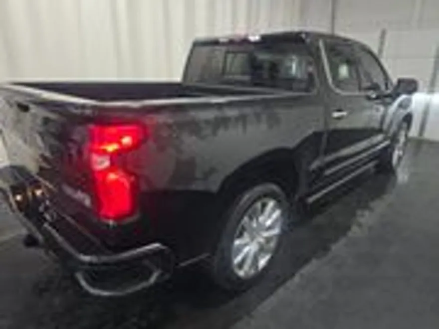 2023 Chevrolet Silverado 1500 High Country photo 1