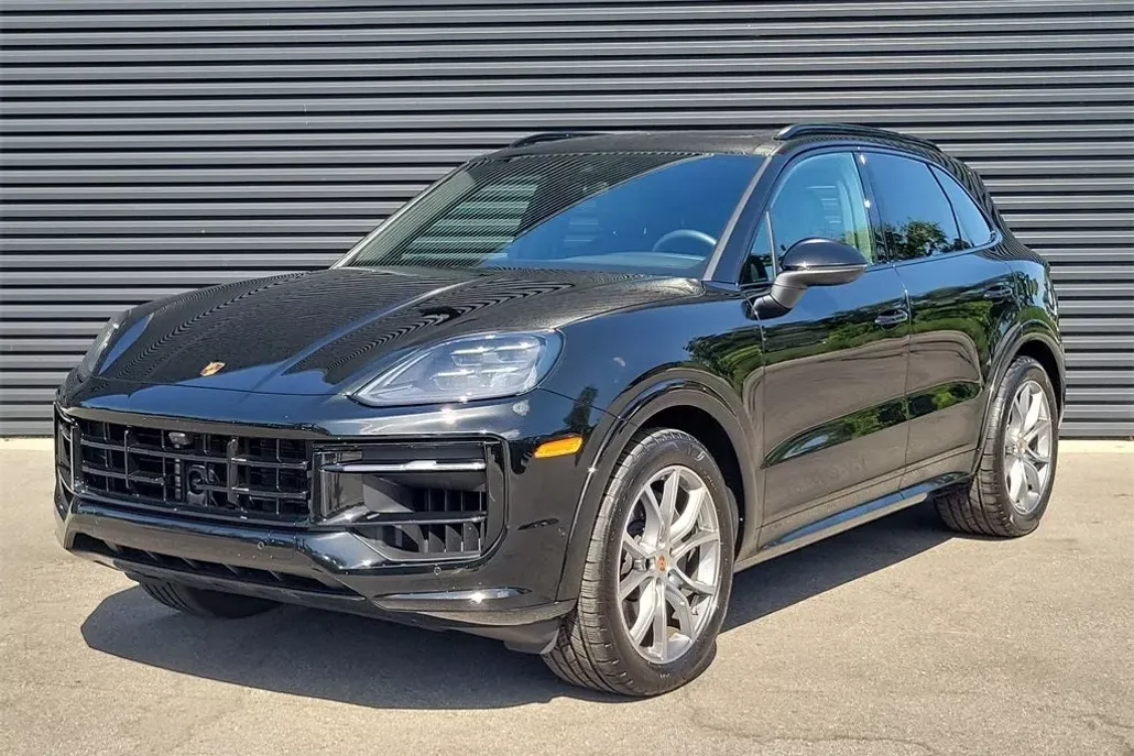2025 Porsche Cayenne Base photo 1