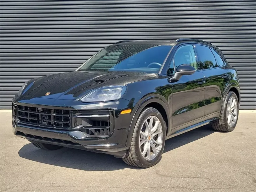 2025 Porsche Cayenne Base photo 1