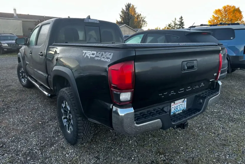 2018 Toyota Tacoma TRD photo 1