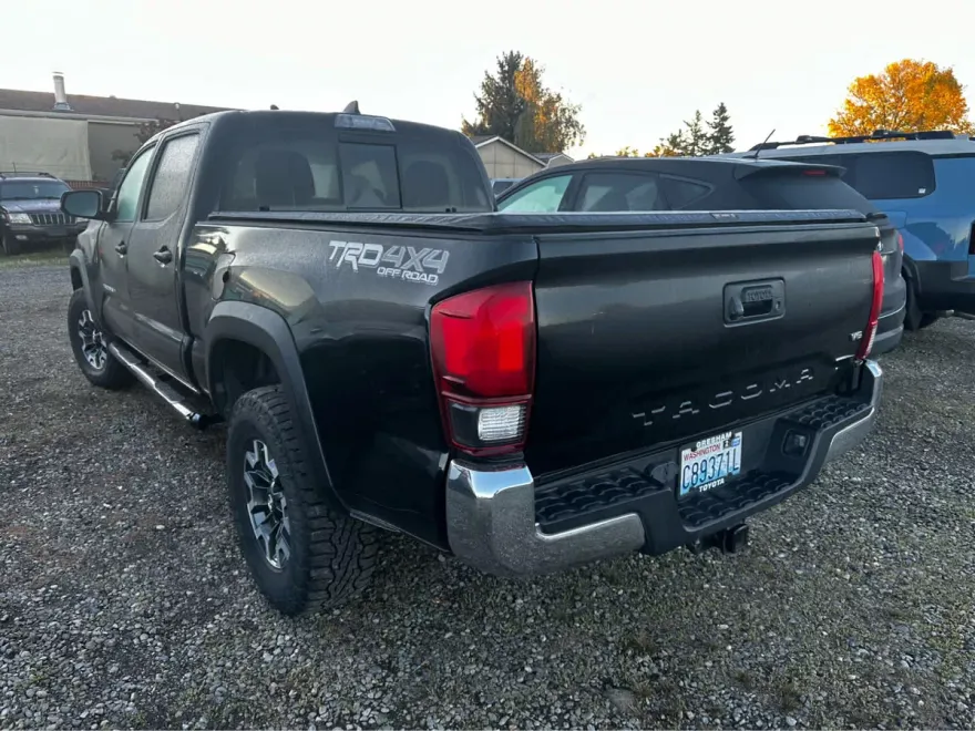 2018 Toyota Tacoma TRD photo 1