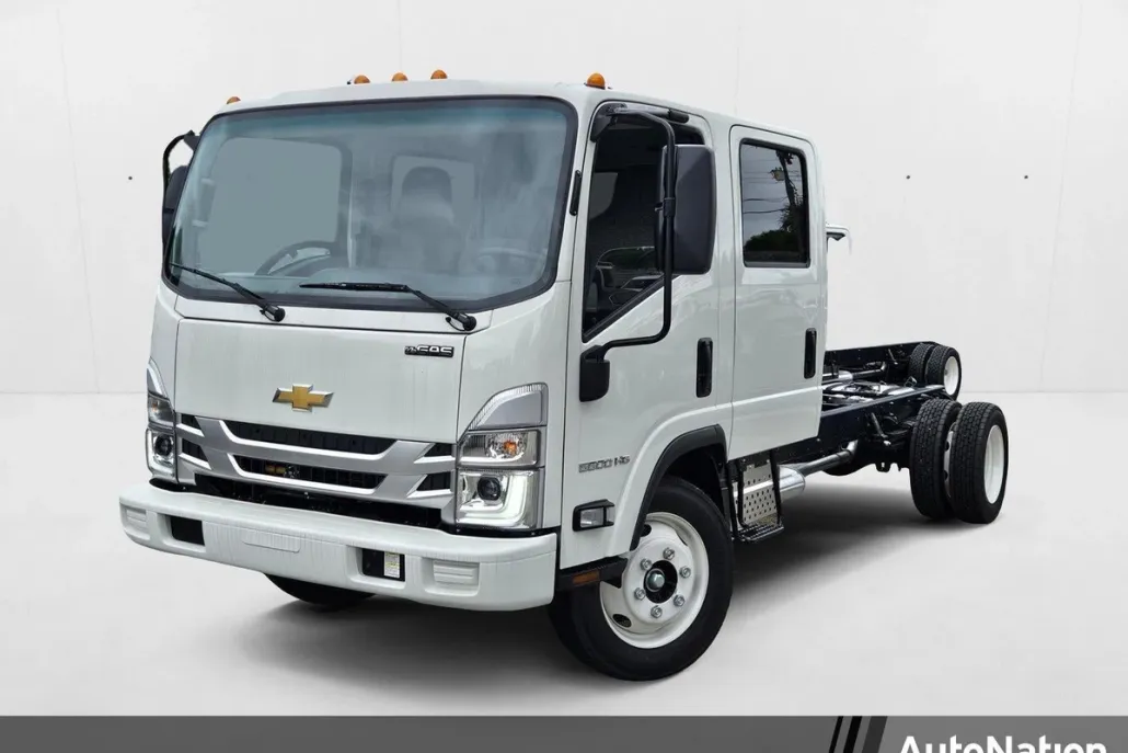2025 Chevrolet Silverado photo 1