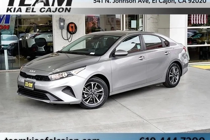 2023 Kia Forte LXS photo 1