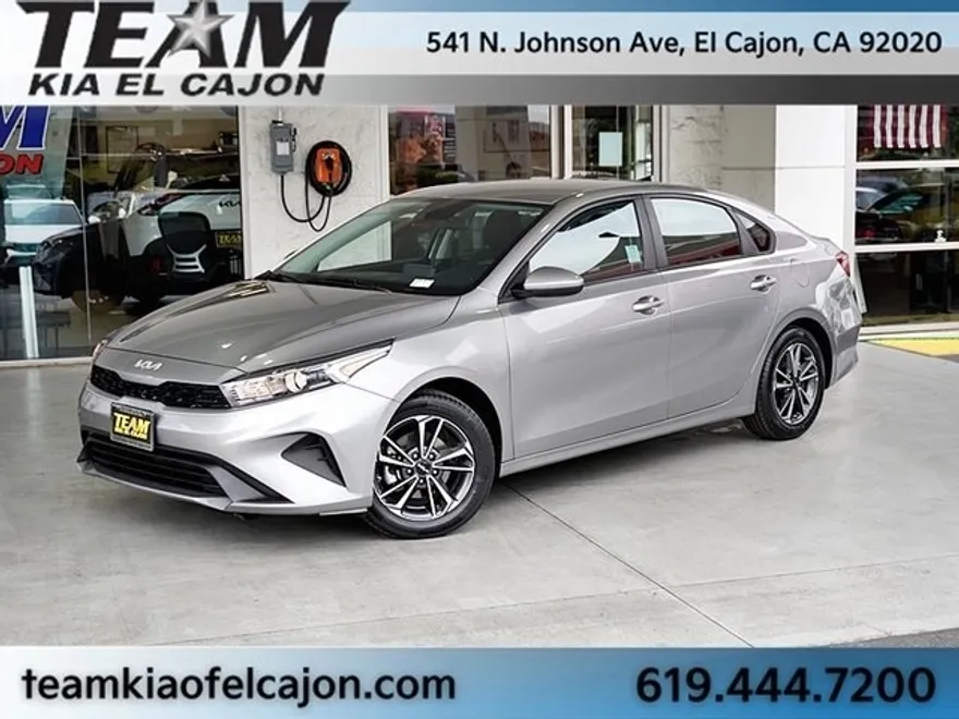 2023 Kia Forte LXS photo 1