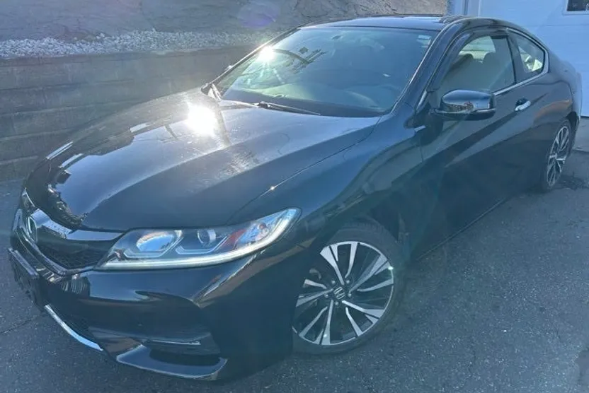 2017 Honda Accord EX photo 1