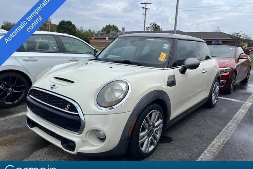 2017 Mini Cooper 2 Door Hardtop Base photo 1
