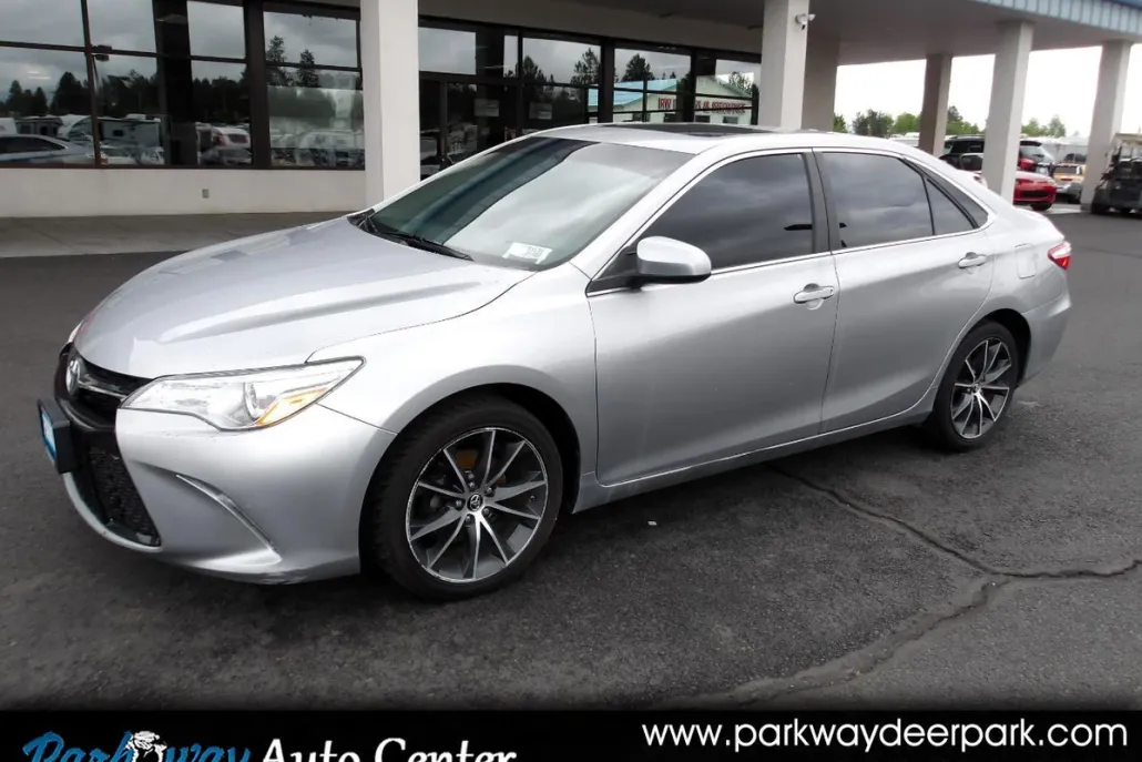 2016 Toyota Camry XSE photo 1