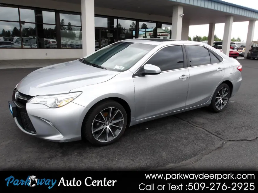 2016 Toyota Camry XSE photo 1