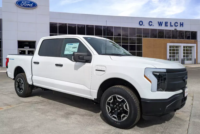 2023 Ford F-150 Lightning photo 1