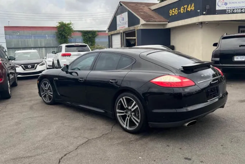 2012 Porsche Panamera 4 photo 1