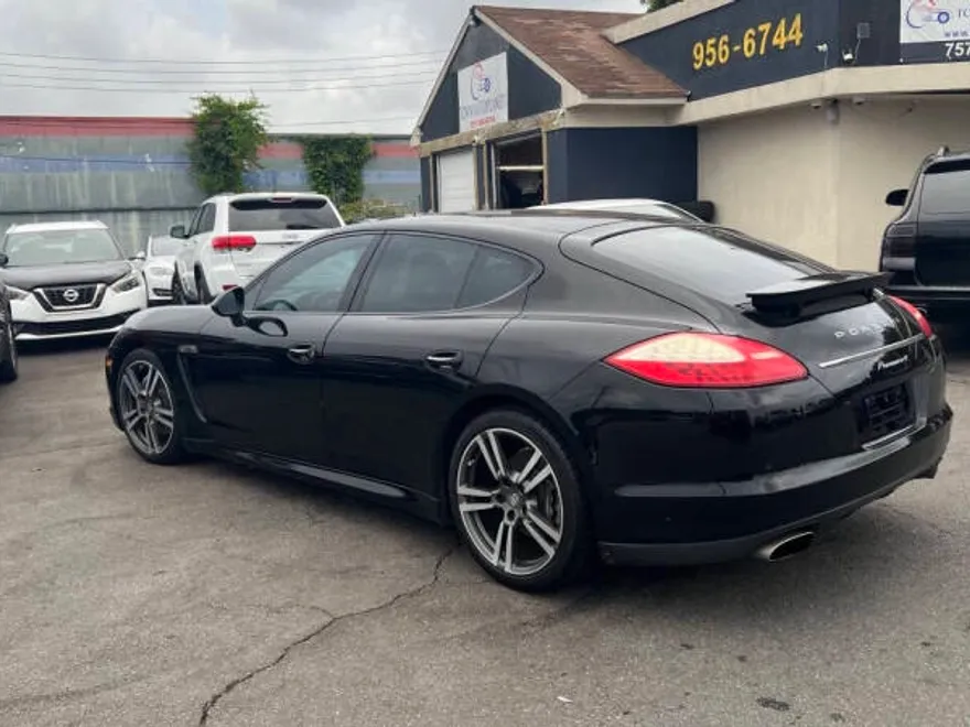 2012 Porsche Panamera 4 photo 1