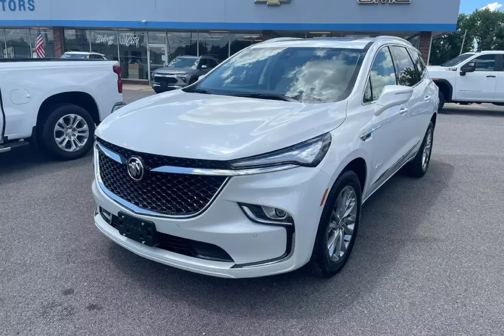 2023 Buick Enclave Avenir photo 1