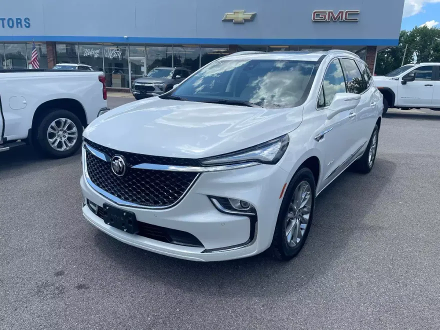 2023 Buick Enclave Avenir photo 1