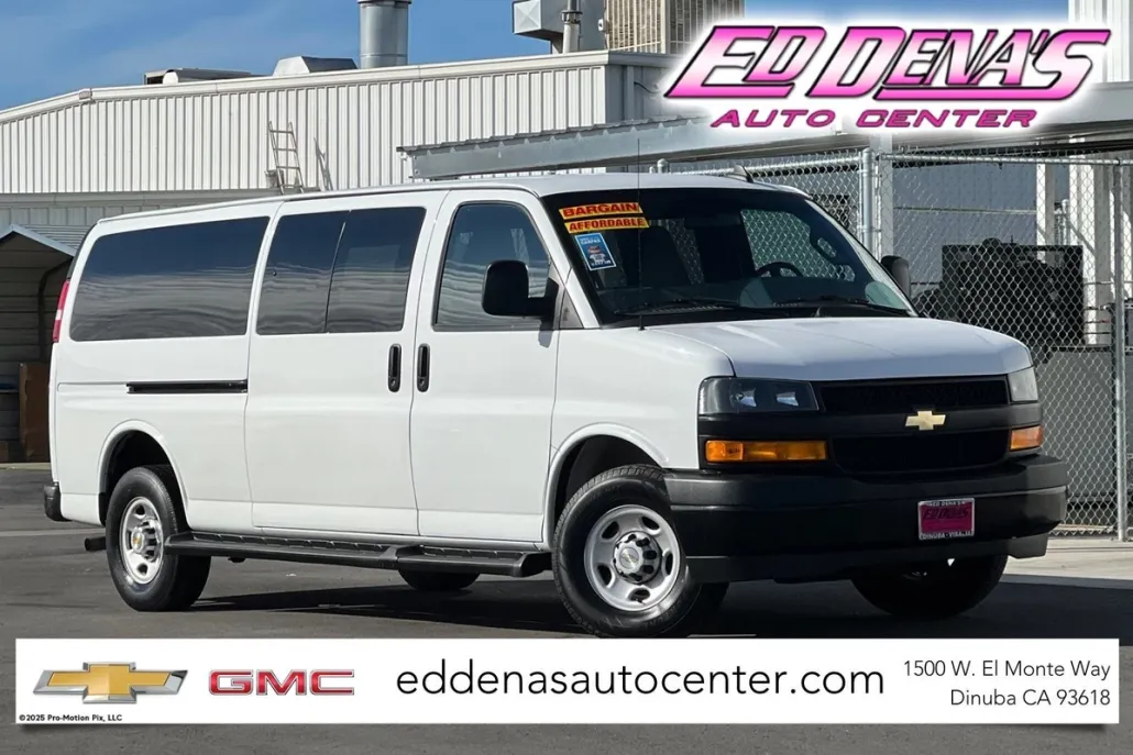 2022 Chevrolet Express Passenger 3500 photo 1