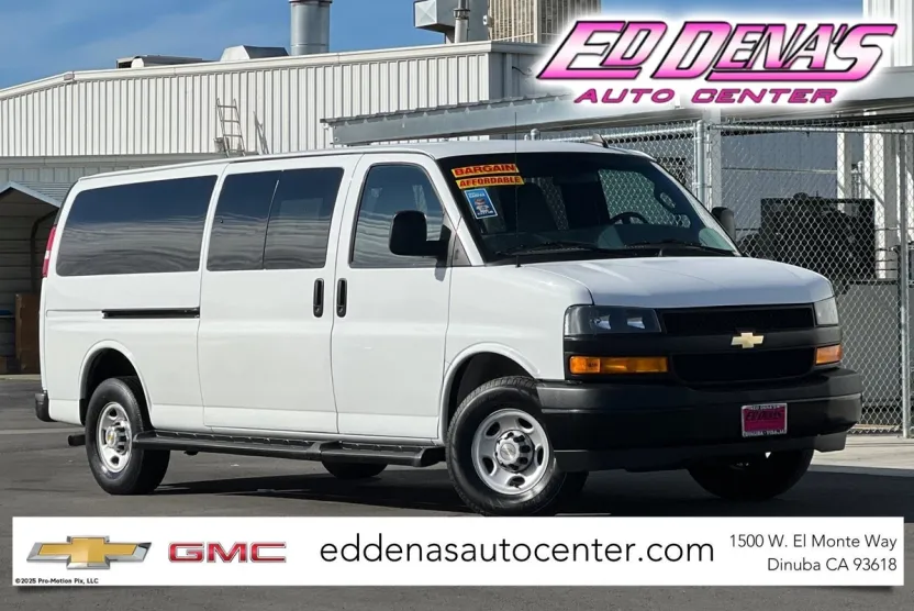 2022 Chevrolet Express Passenger 3500 photo 1