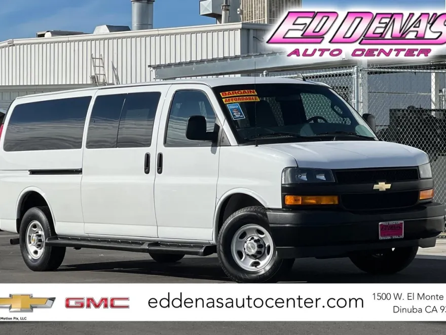 2022 Chevrolet Express Passenger 3500 photo 1