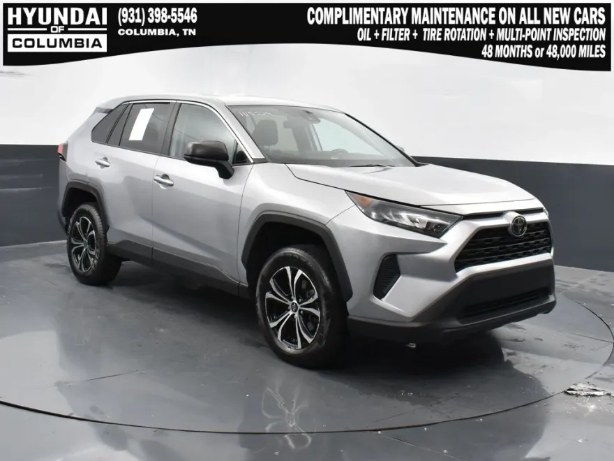 2022 Toyota RAV4 LE photo 1