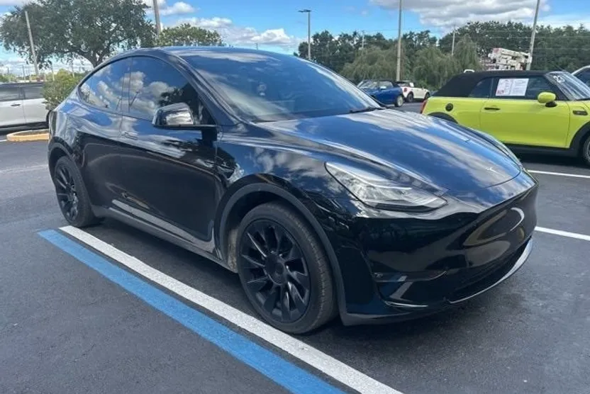 2022 Tesla Model Y Long Range photo 1