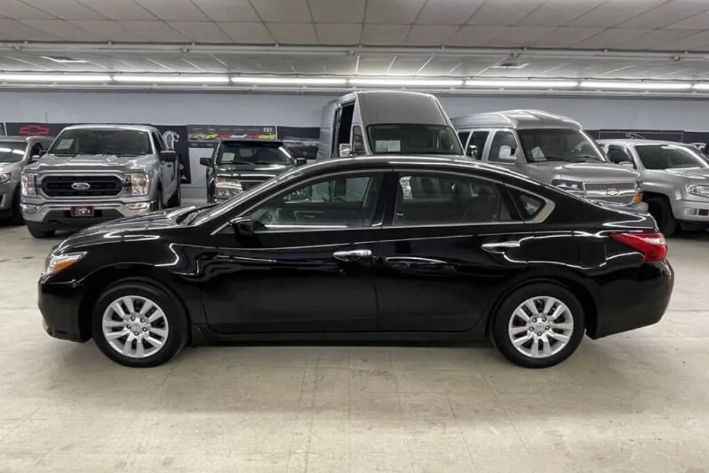 2017 Nissan Altima 2.5 photo 1