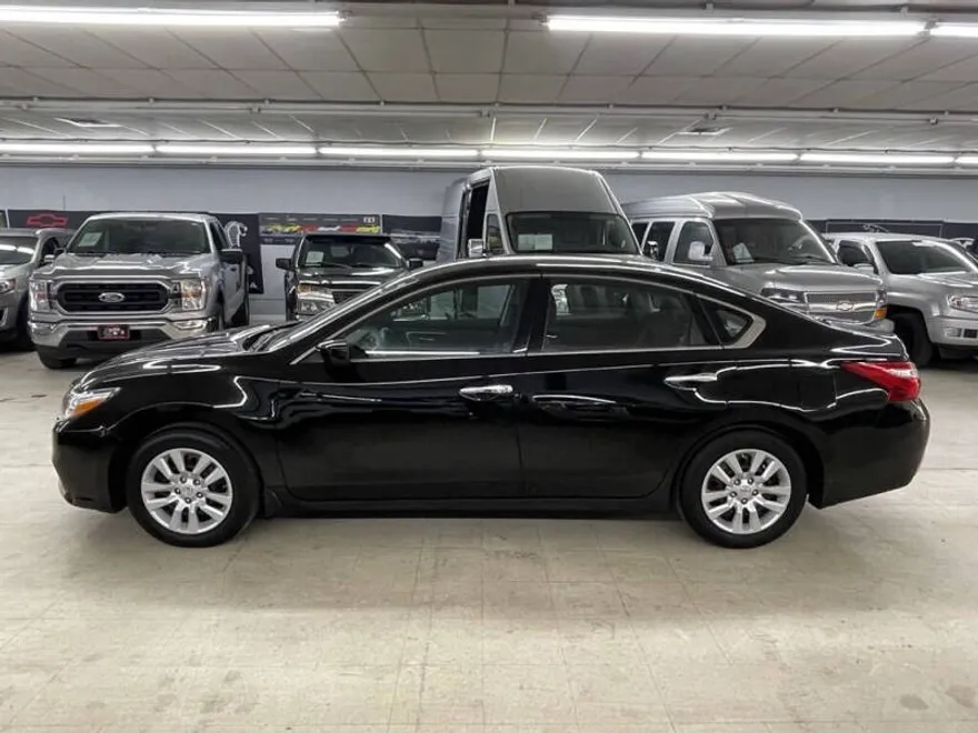 2017 Nissan Altima 2.5 photo 1