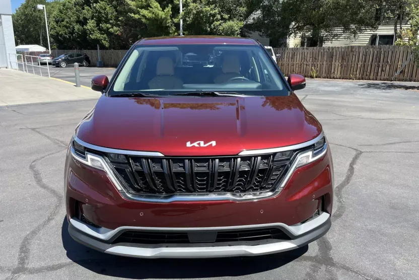 2023 Kia Carnival EX photo 1