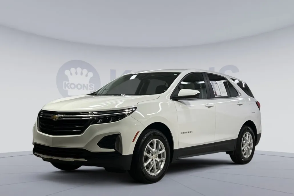 2023 Chevrolet Equinox LT photo 1