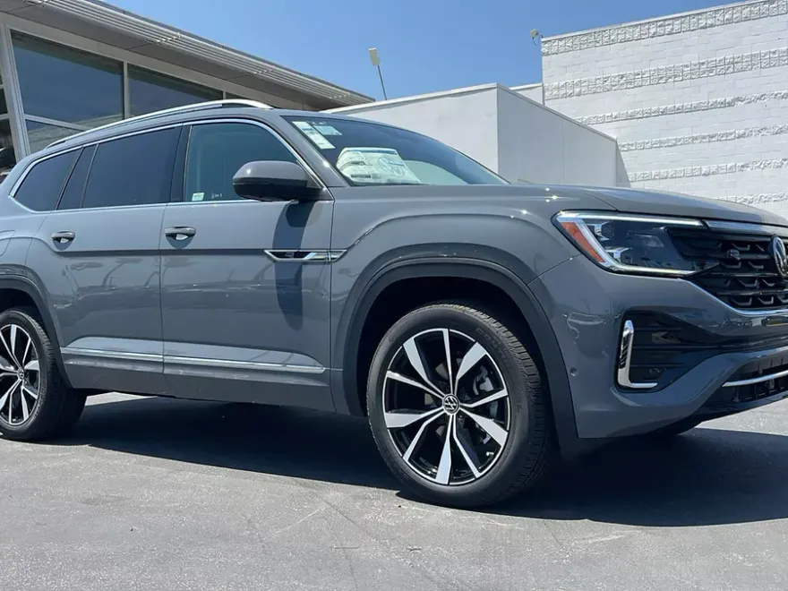 2025 Volkswagen Atlas SE Premium R-Line photo 1