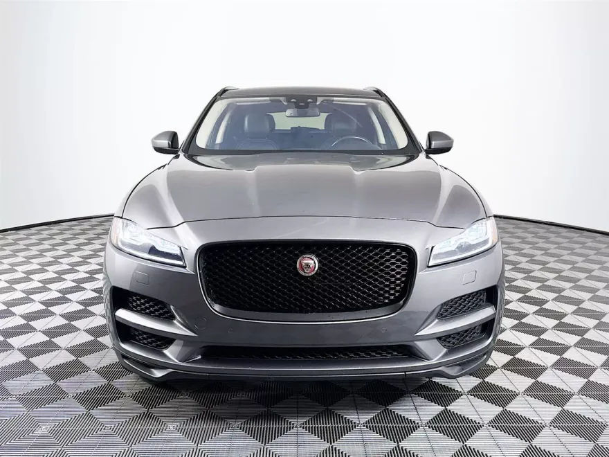 2018 Jaguar F-PACE Prestige photo 1