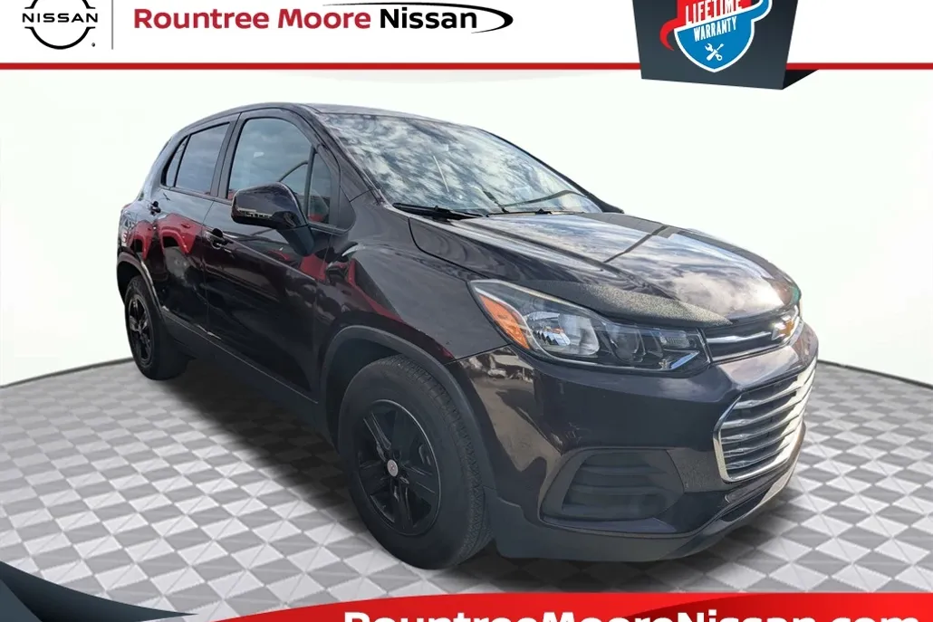 2021 Chevrolet Trax LS photo 1
