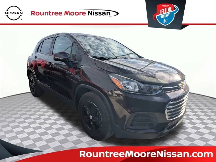 2021 Chevrolet Trax LS photo 1