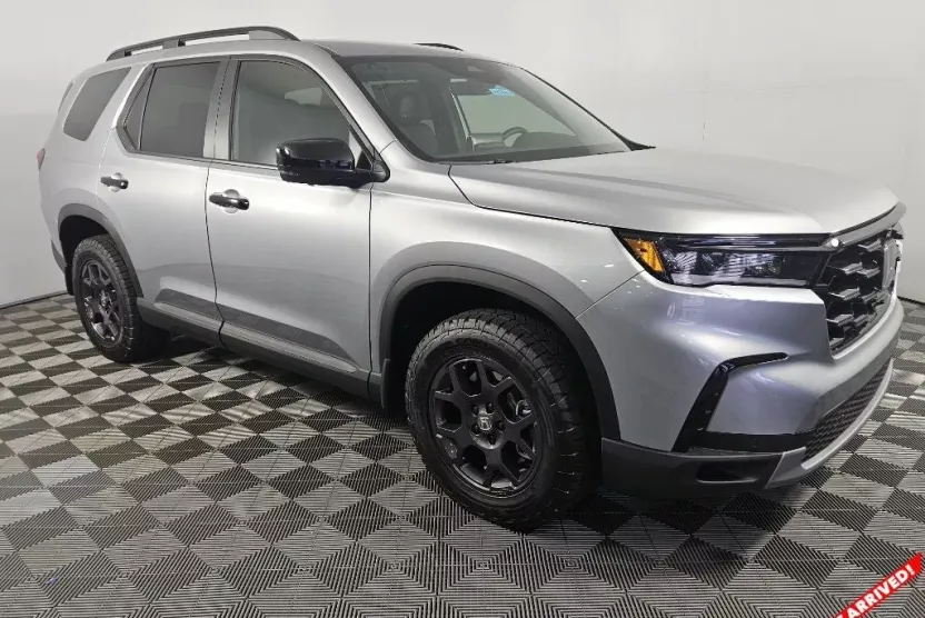 2025 Honda Pilot TrailSport photo 1