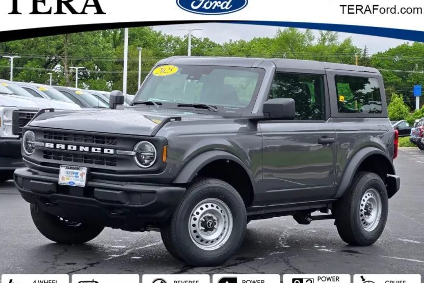 2025 Ford Bronco Base photo 1