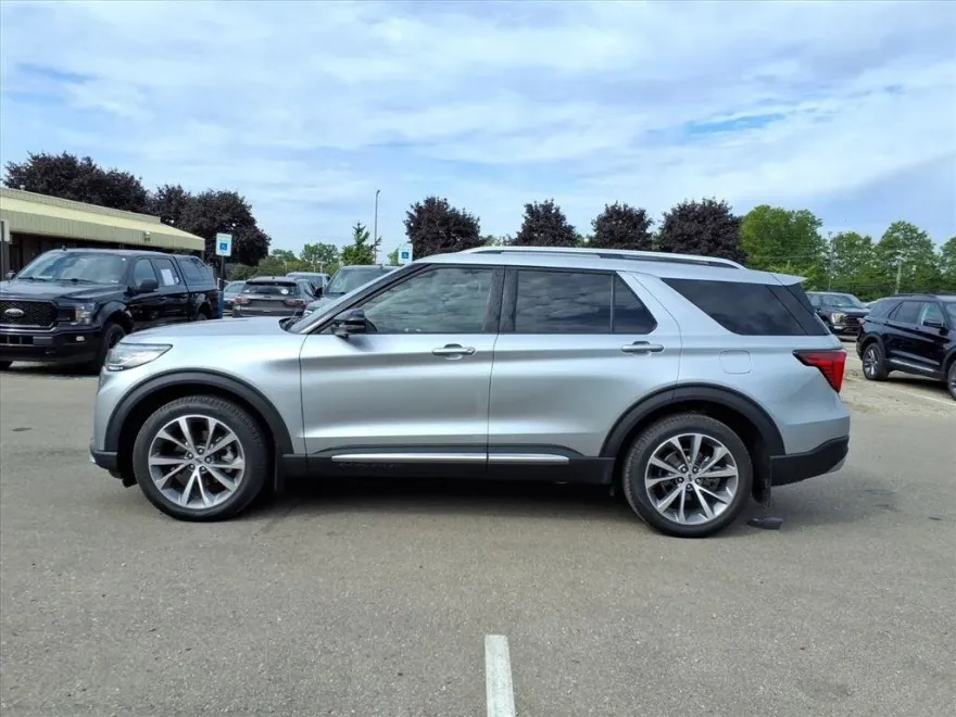 2025 Ford Explorer Platinum photo 1