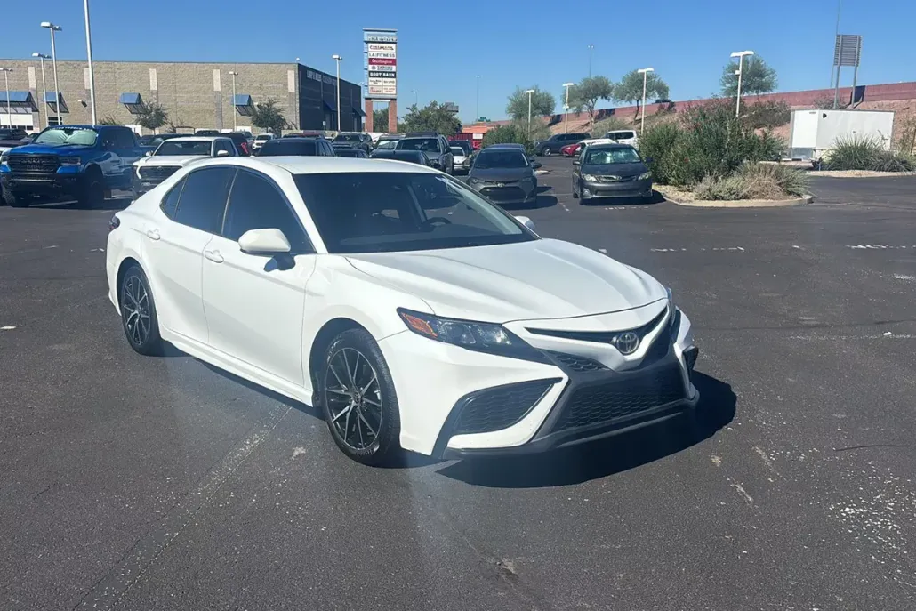 2021 Toyota Camry SE photo 1