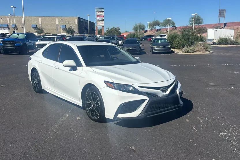 2021 Toyota Camry SE photo 1