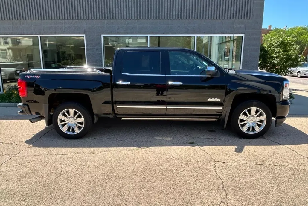 2017 Chevrolet Silverado 1500 High Country photo 1